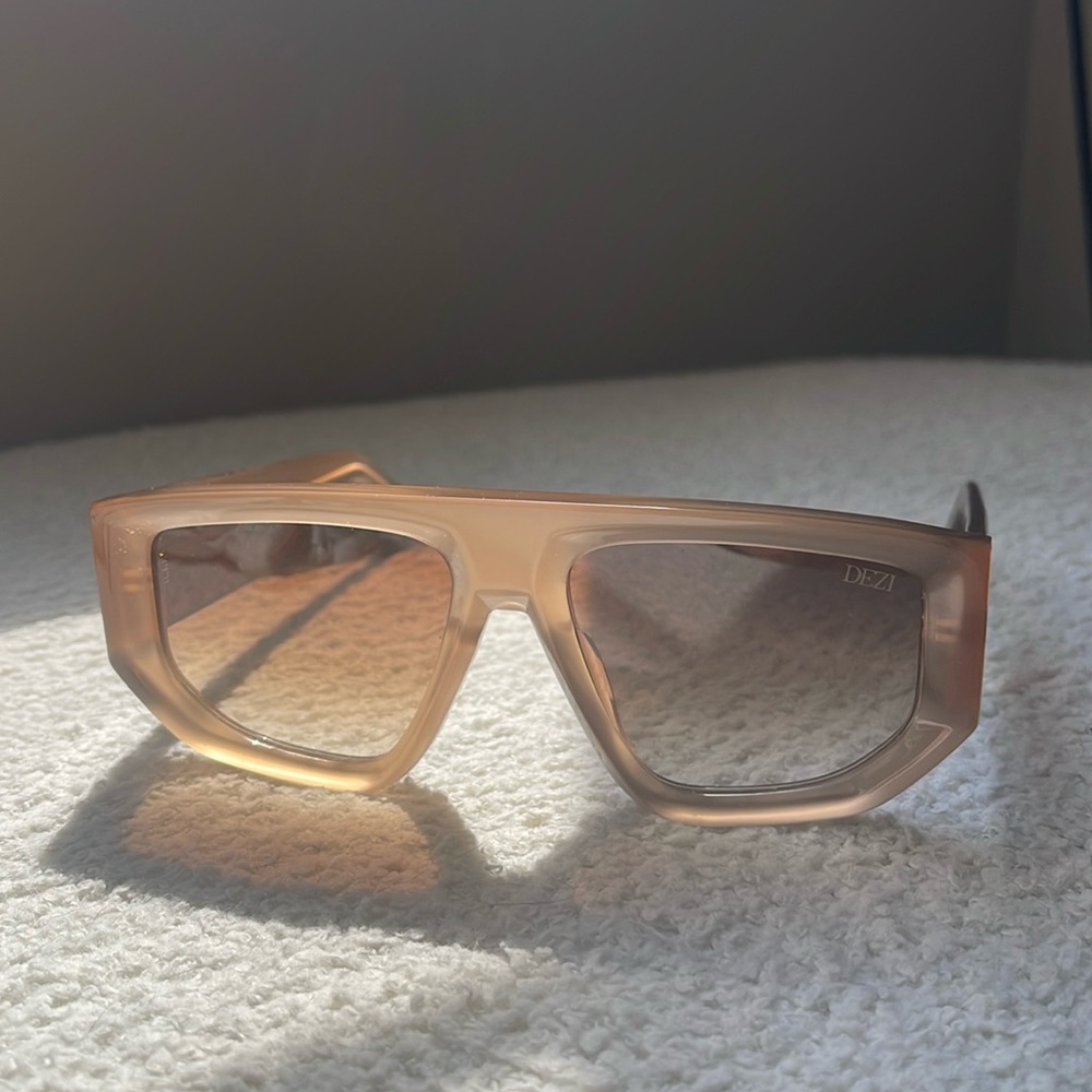 DEZI Back track sunglasses